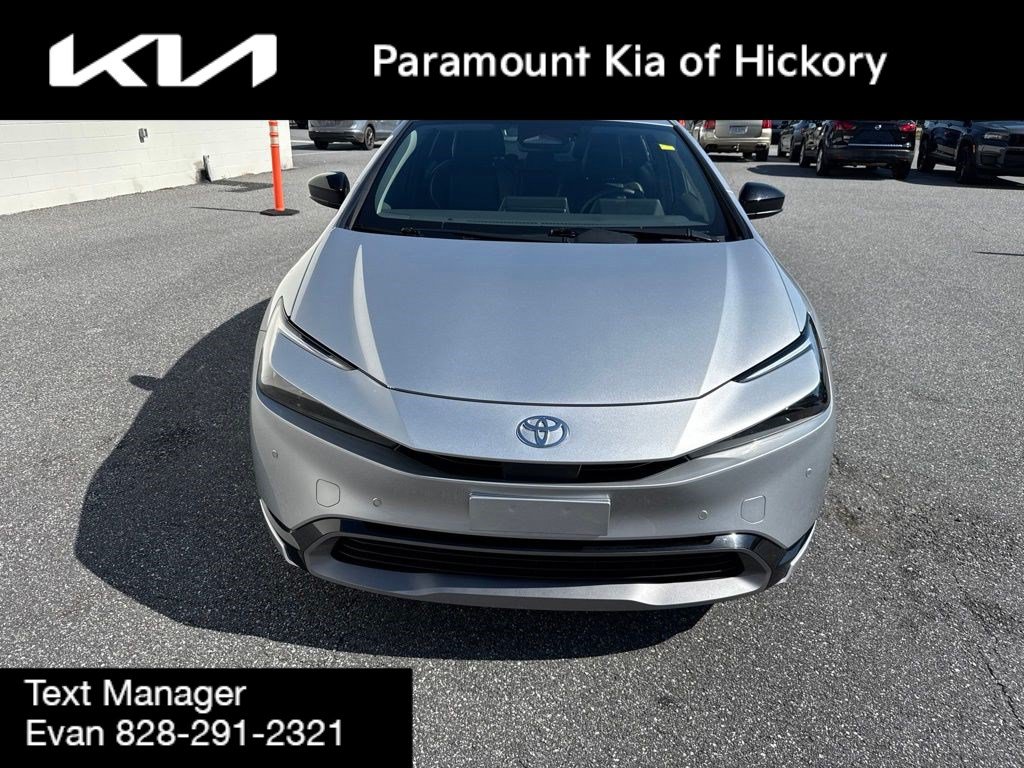 Used 2025 Toyota Prius XLE FWD image 2