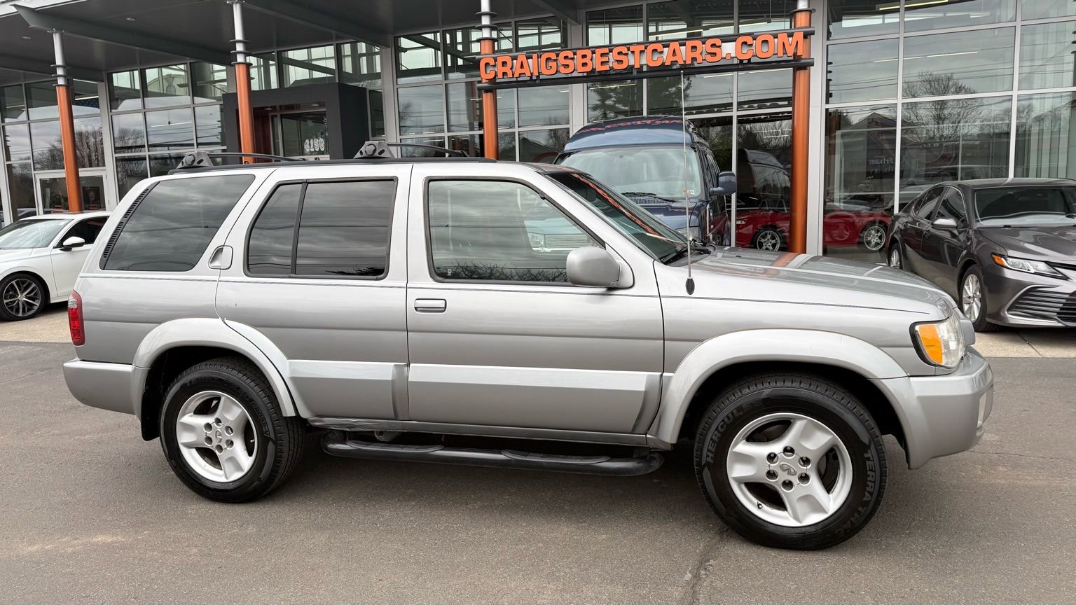 Used 2001 INFINITI QX4 4WD w/ (S02) Sport Pkg image 2