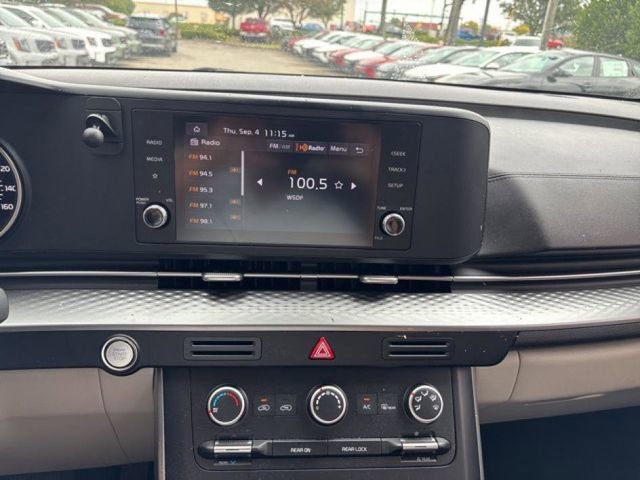 Used 2023 Kia Carnival LX image 14