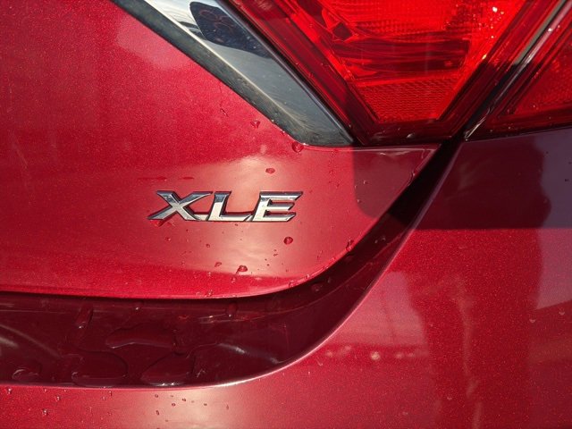 Certified 2017 Toyota Camry XLE image 9