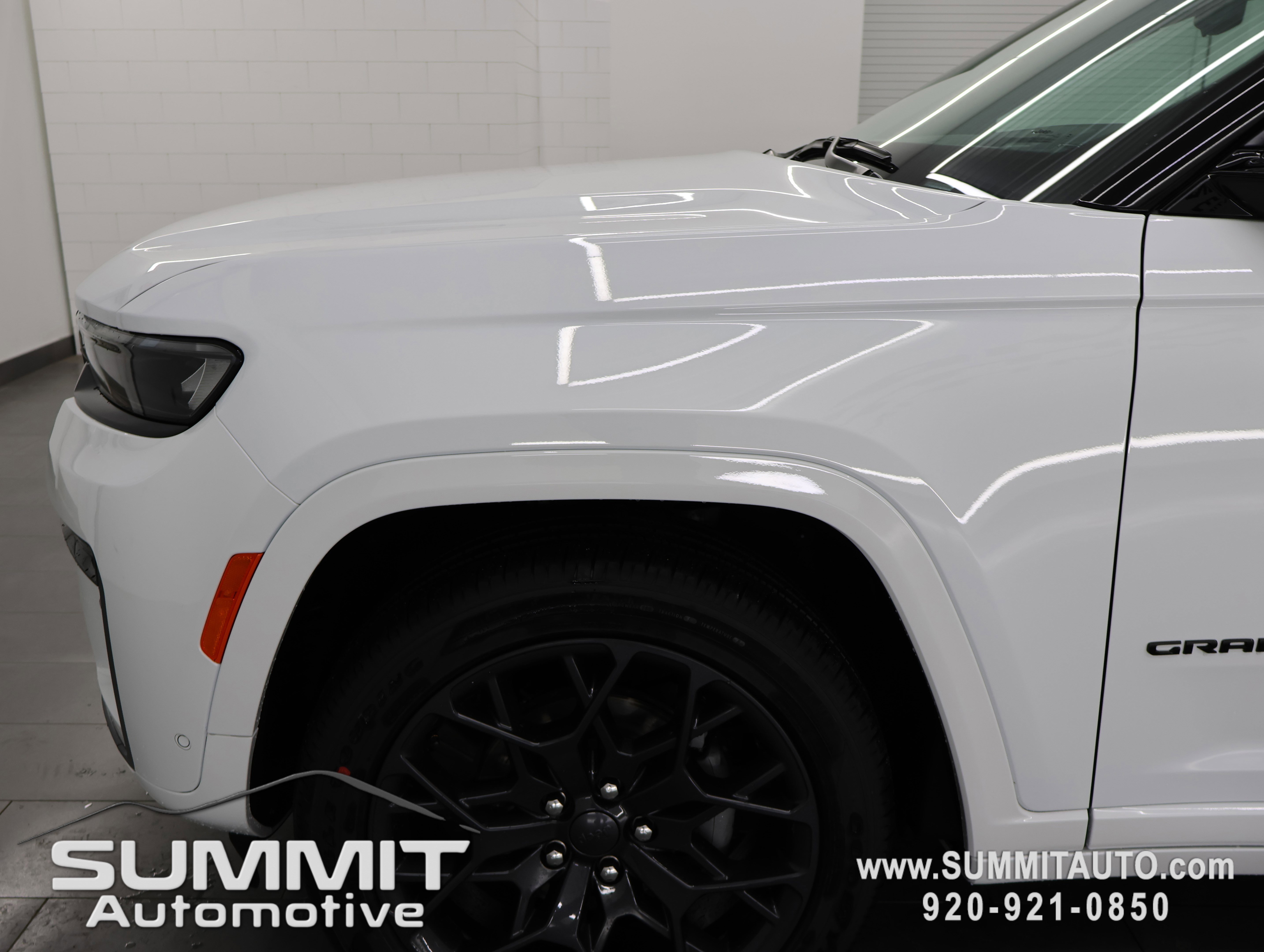 New 2026 Jeep Grand Cherokee Summit image 37