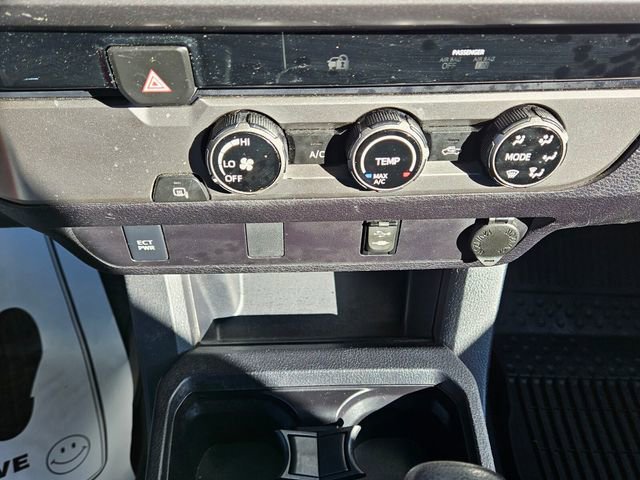 Used 2017 Toyota Tacoma SR5 w/ SR5 Appearance Package (SM) image 19