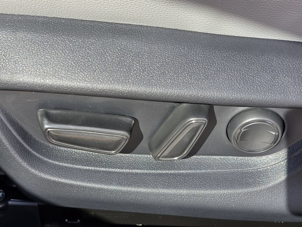 Used 2026 Toyota Camry SE FWD image 27