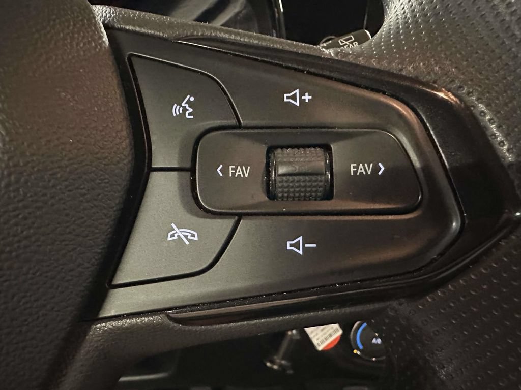Certified 2024 Chevrolet Trax LS w/ LS Convenience Package FWD image 27