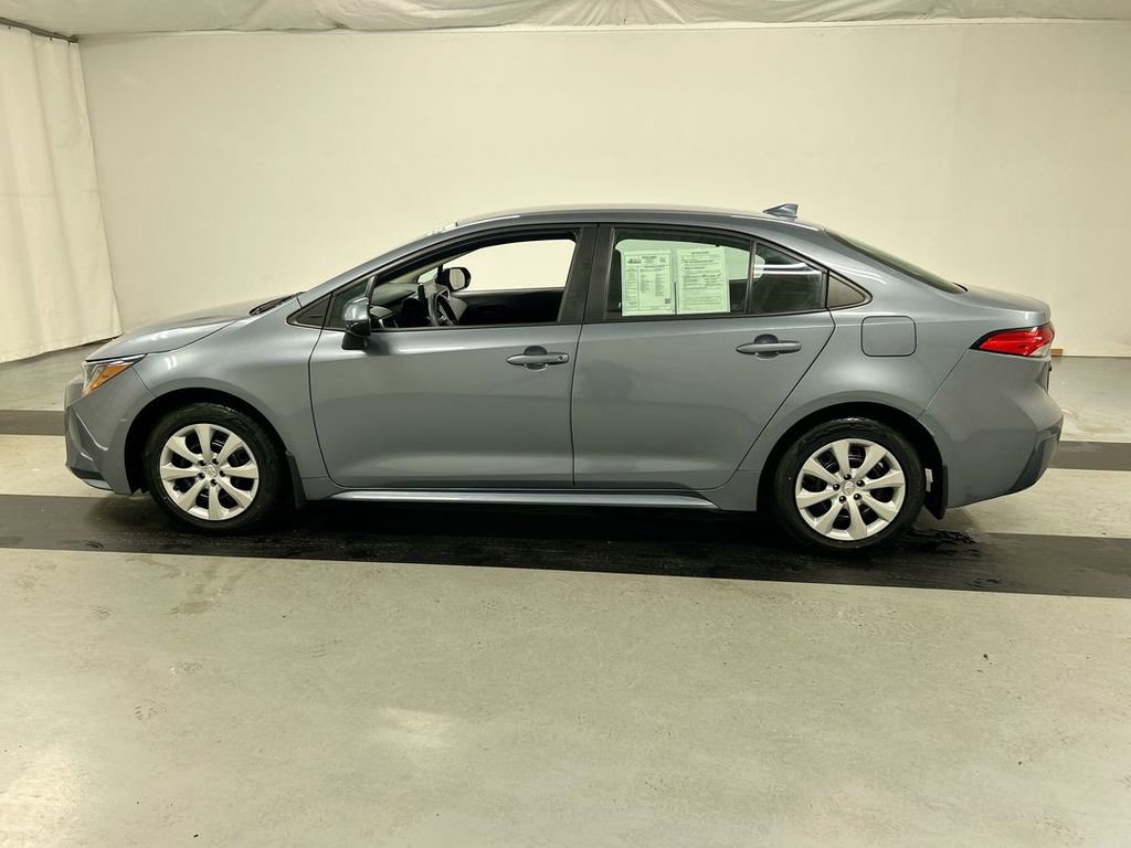 Used 2022 Toyota Corolla LE image 6