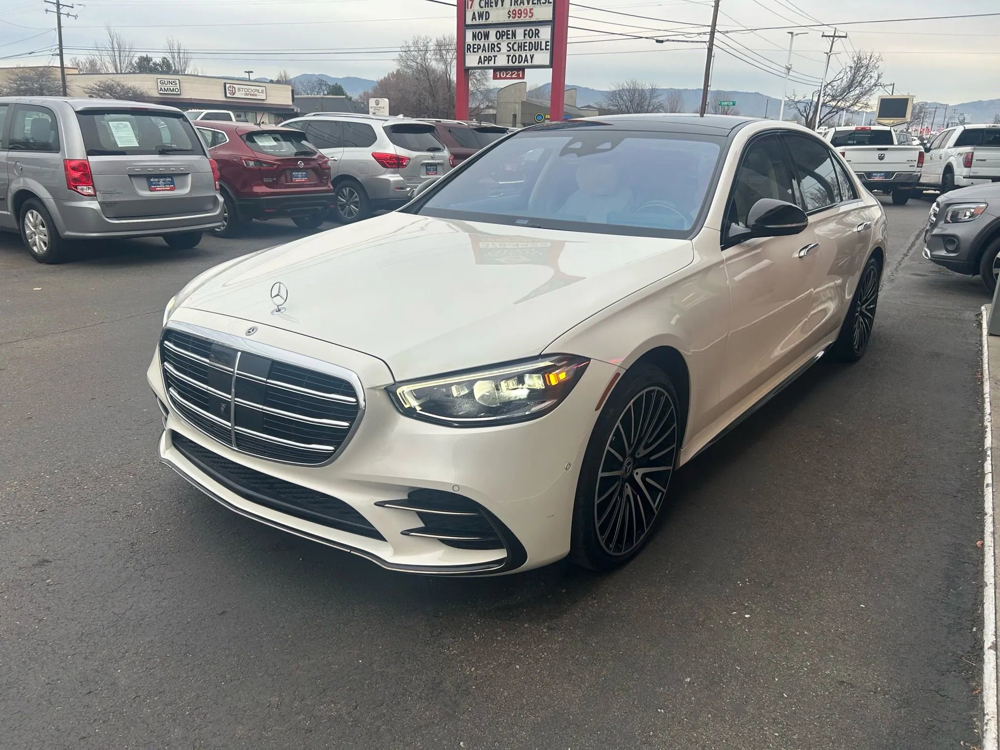 Used 2023 Mercedes-Benz S 580 4MATIC Sedan image 2