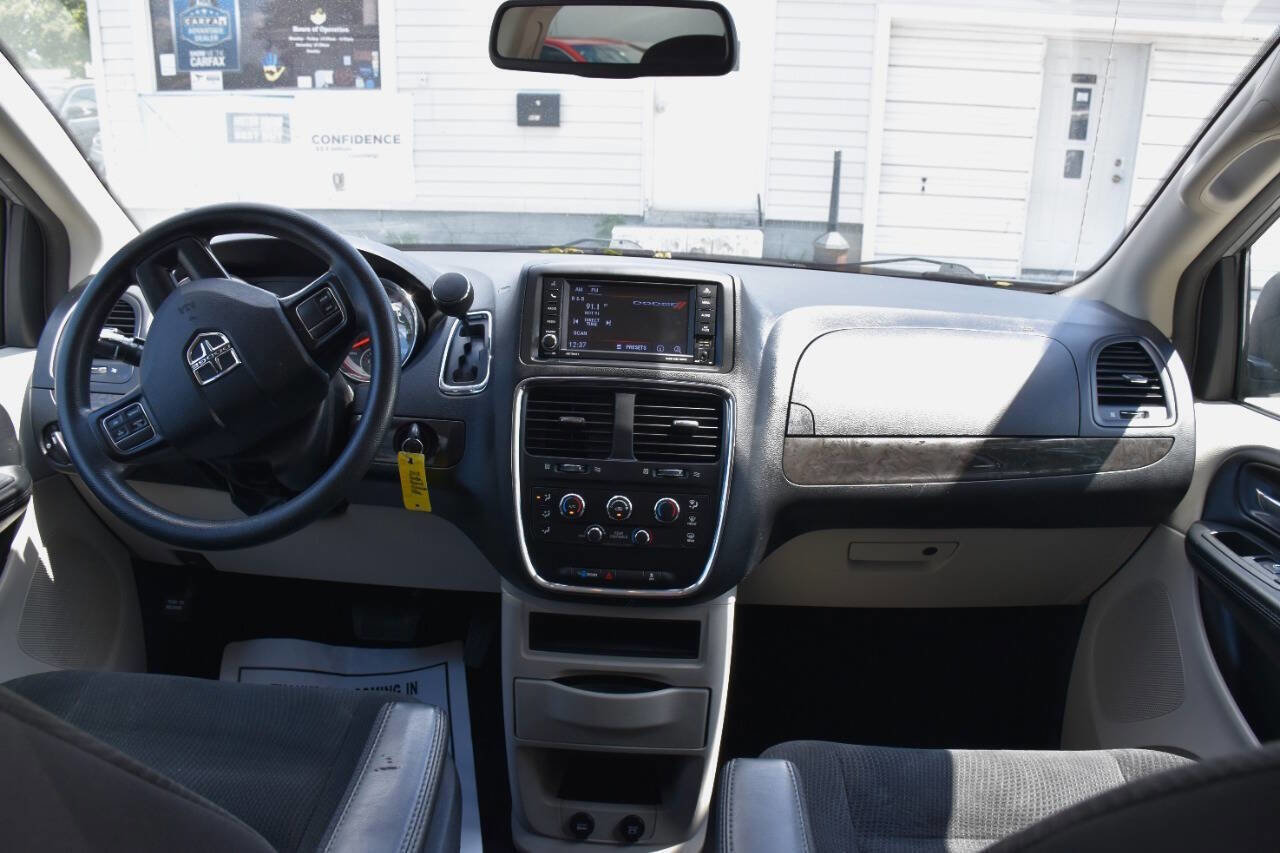 Used 2019 Dodge Grand Caravan SE image 19