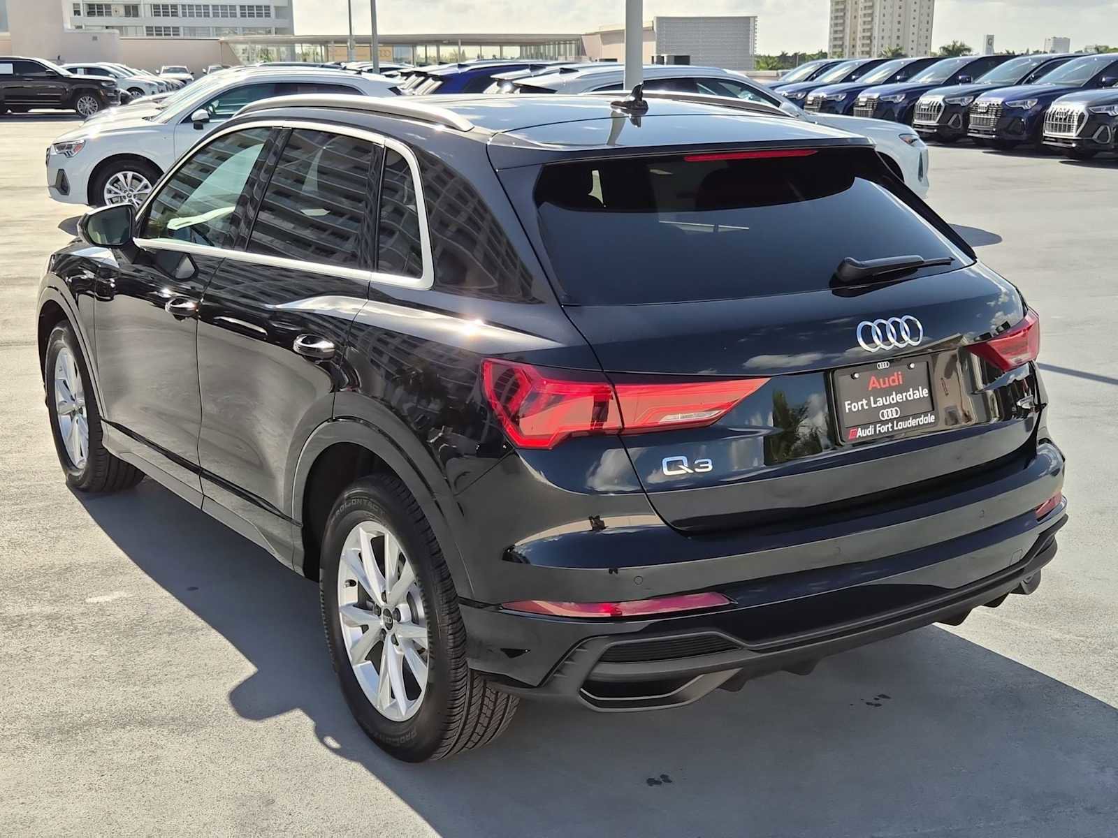 Used 2025 Audi Q3 2.0T Premium w/ Convenience Package image 4