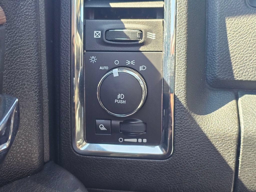 Used 2016 RAM 1500 Laramie AWD/4WD image 28
