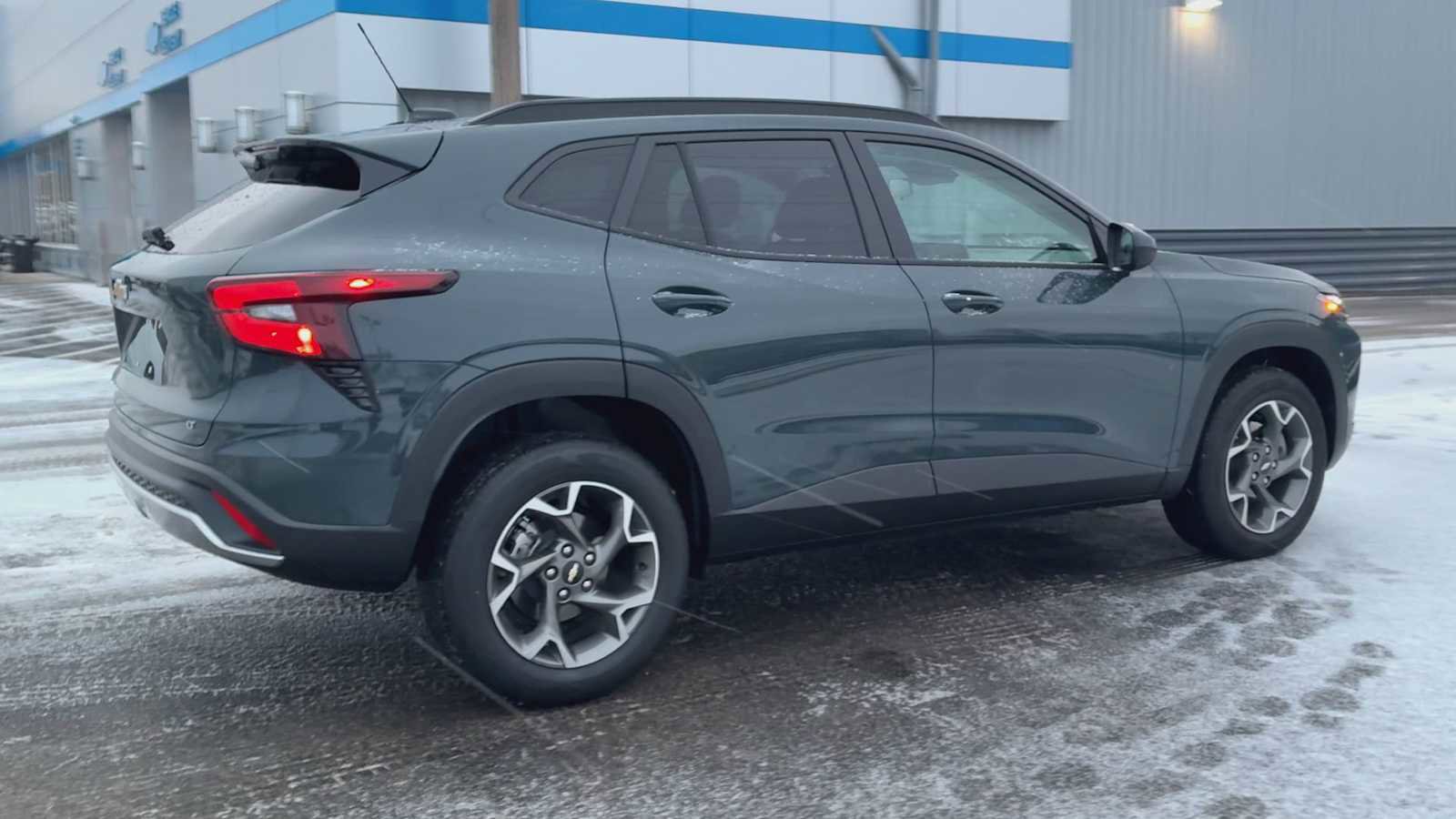 Used 2025 Chevrolet Trax LT w/ Driver Confidence Package image 2