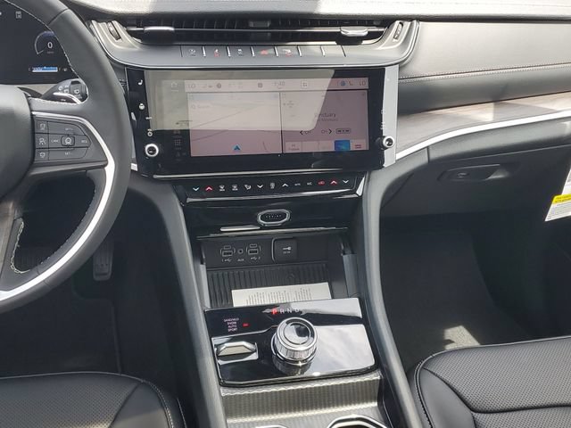 New 2026 Jeep Grand Cherokee L Limited w/ Luxury Tech Group II AWD/4WD image 16
