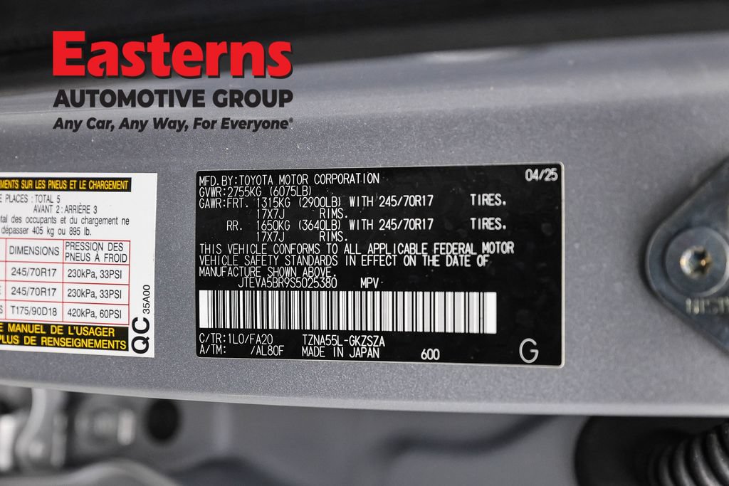 Used 2025 Toyota 4Runner SR5 AWD/4WD image 35
