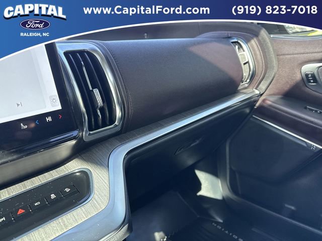 Certified 2025 Ford Expedition Max Platinum w/ Platinum Ultimate Package AWD/4WD image 30