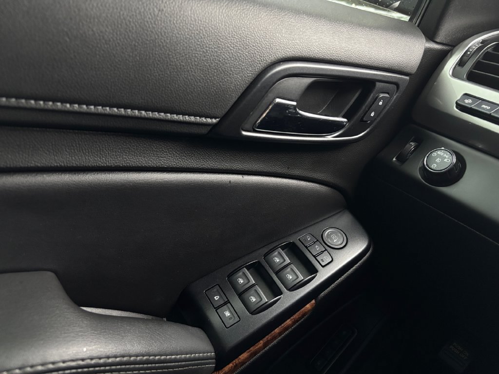 Used 2019 Chevrolet Tahoe Premier w/ RST 6.2L Performance Edition RWD image 11
