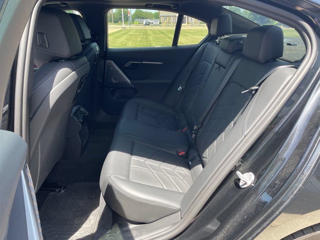 Used 2025 BMW i5 xDrive40 w/ M Sport Package AWD/4WD image 11