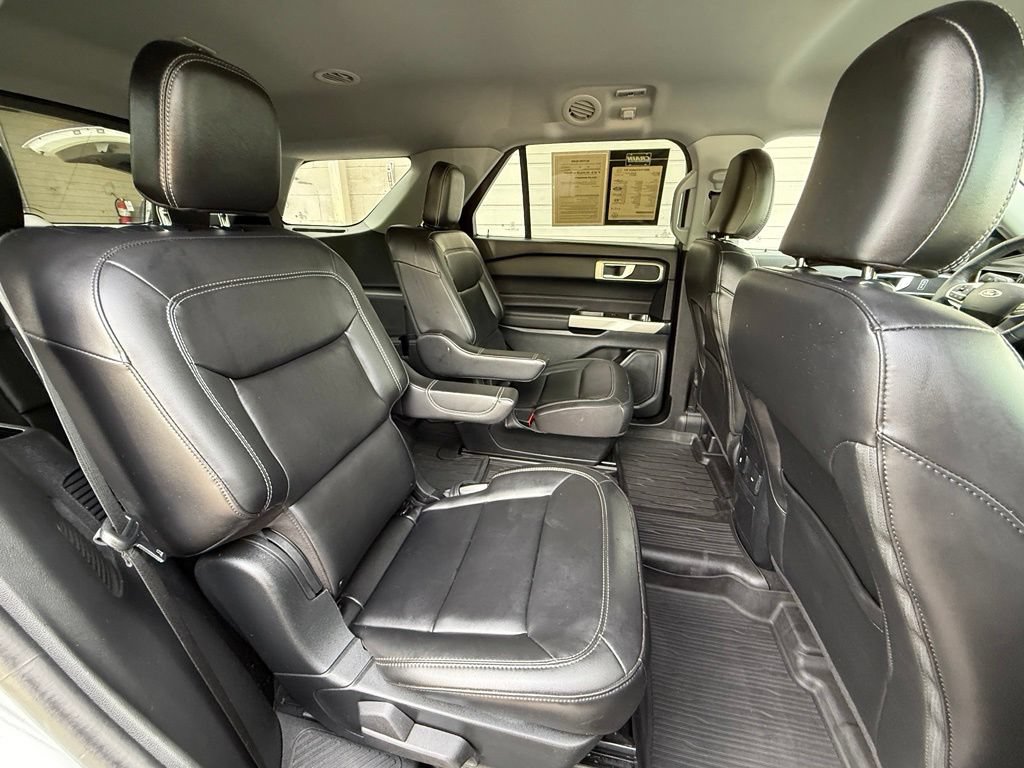 Used 2024 Ford Explorer XLT w/ Equipment Group 202A AWD/4WD image 43