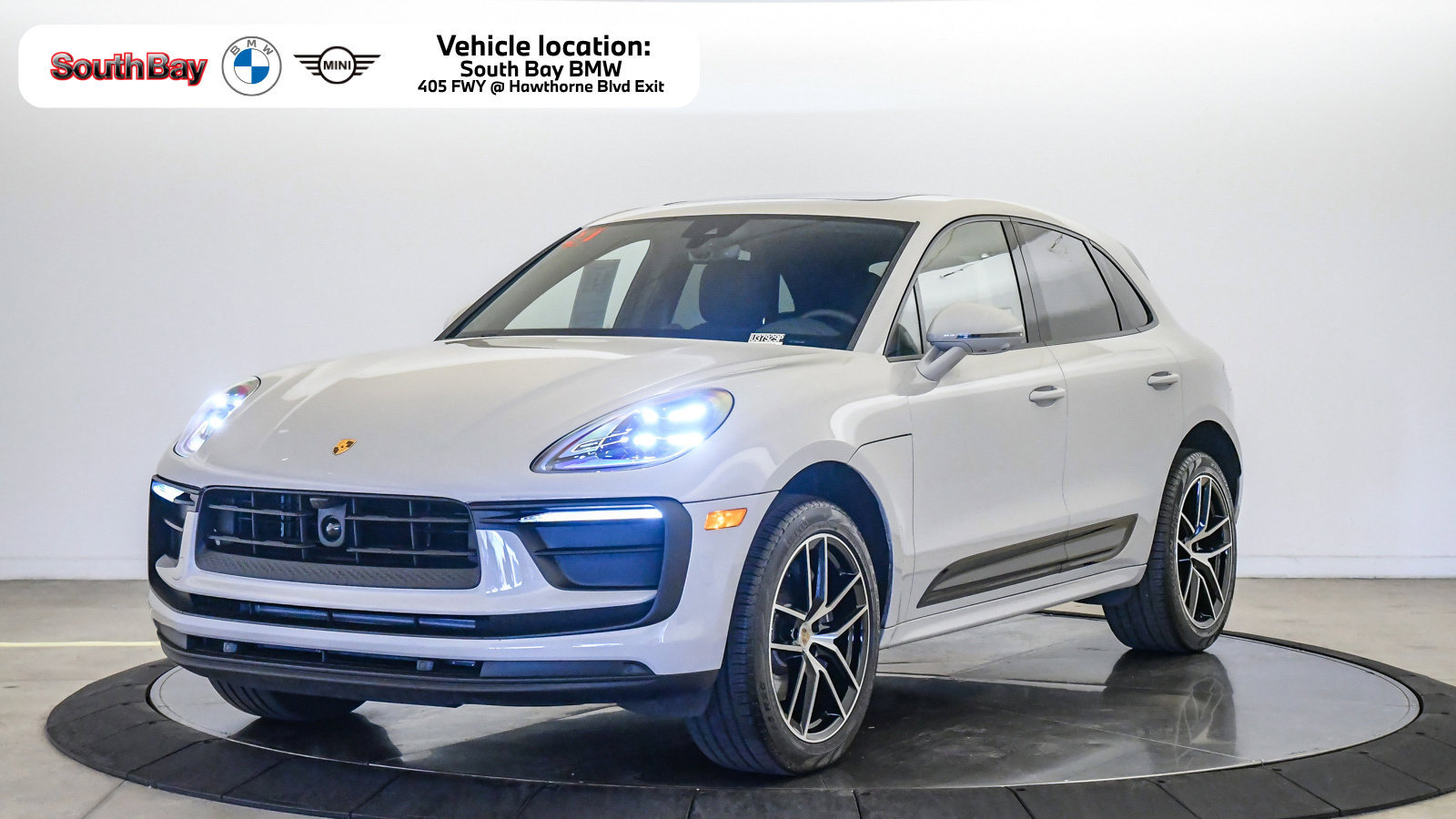 Used 2024 Porsche Macan AWD/4WD image 1