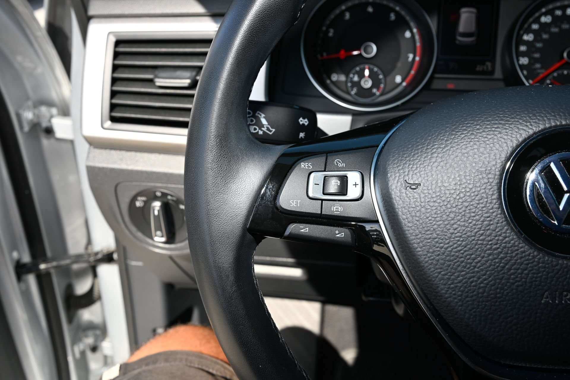 Used 2019 Volkswagen Atlas SE FWD image 27