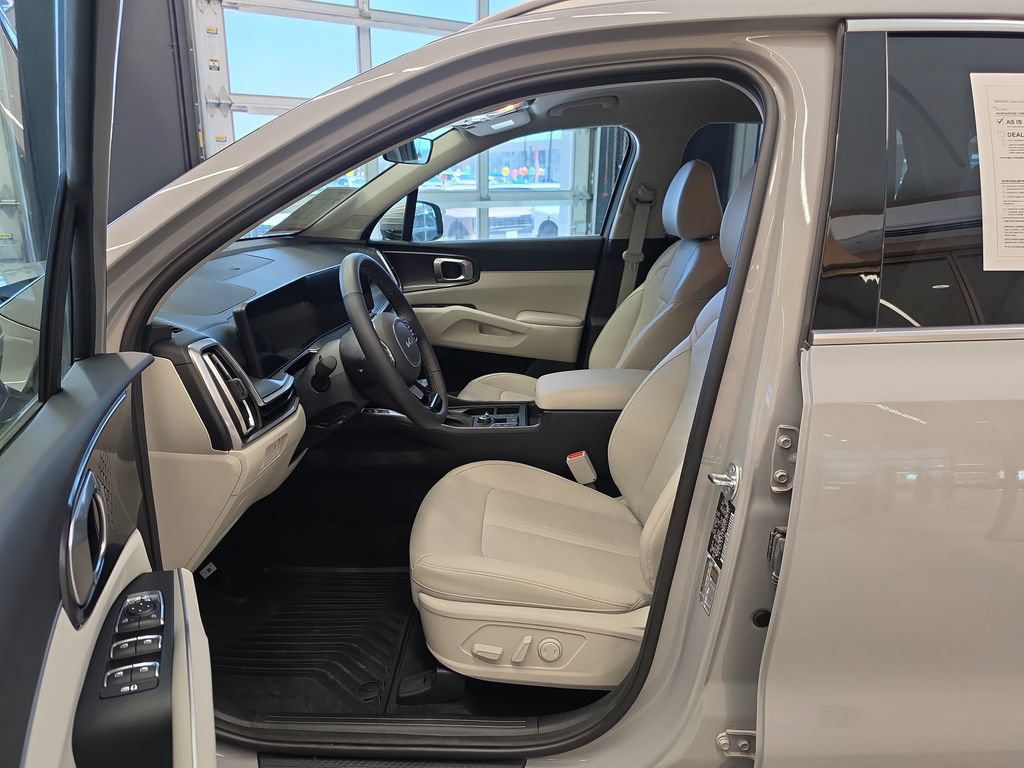 Certified 2025 Kia Sorento S FWD image 15