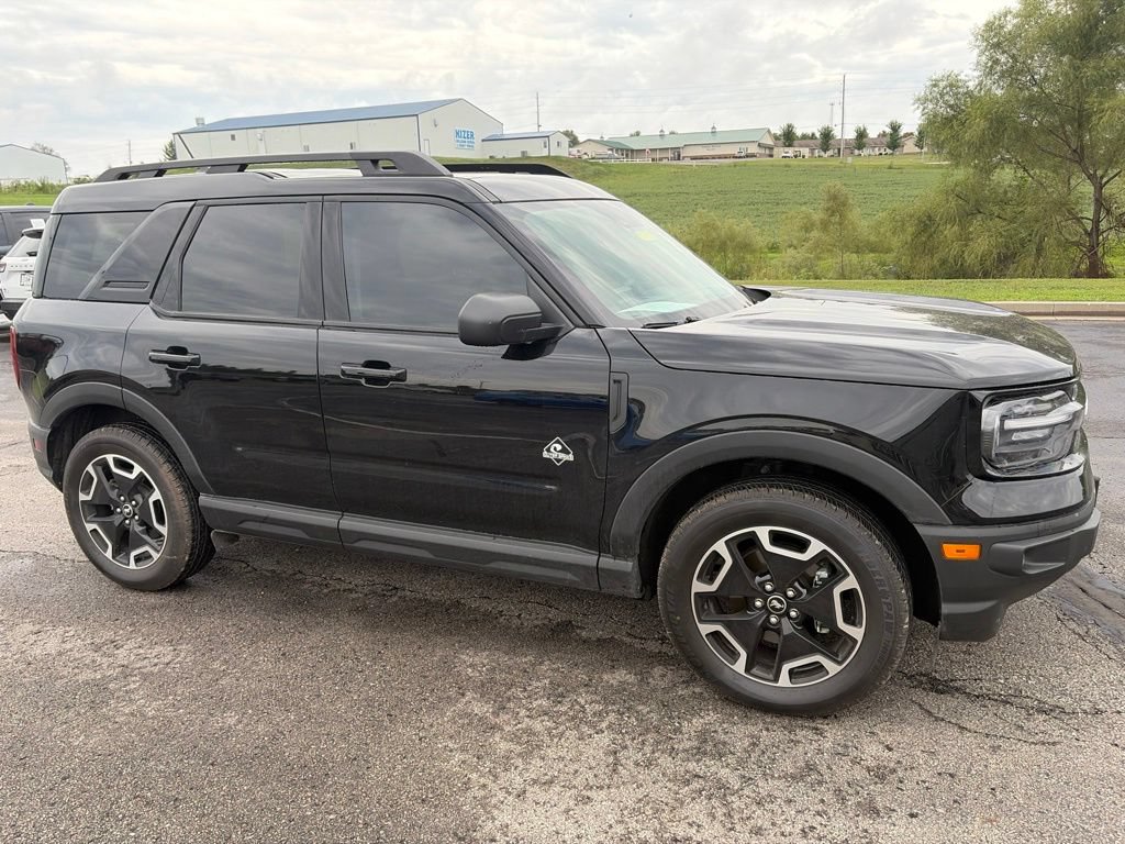 Certified 2023 Ford Bronco Sport Outer Banks w/ Tech Package AWD/4WD image 3