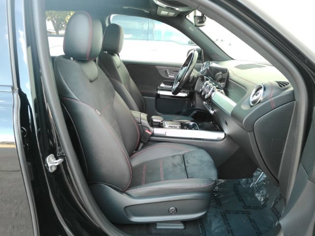 Used 2023 Mercedes-Benz EQB 300 4MATIC image 23