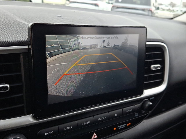 Used 2022 Hyundai Venue SEL image 17