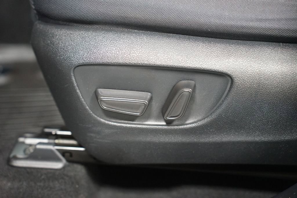 Used 2021 Toyota Highlander L image 32