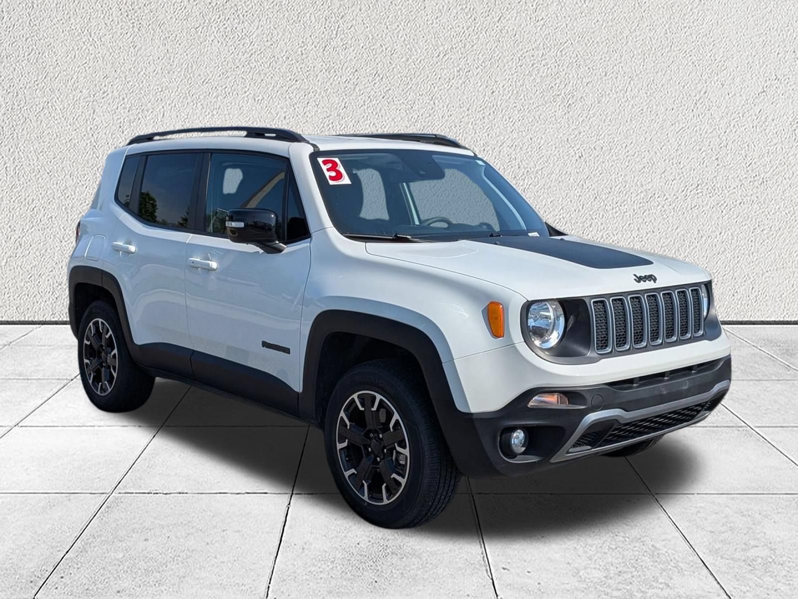 Used 2023 Jeep Renegade Latitude AWD/4WD image 1