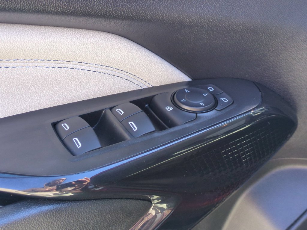 Used 2025 Chevrolet Trax LT w/ LT Convenience Package FWD image 13