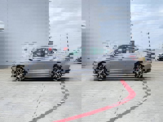 Used 2023 Genesis G70 2.0T image 3