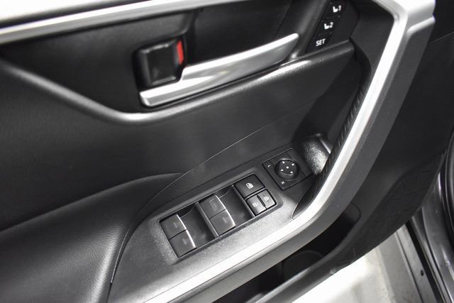 Used 2023 Toyota RAV4 XLE Premium image 15
