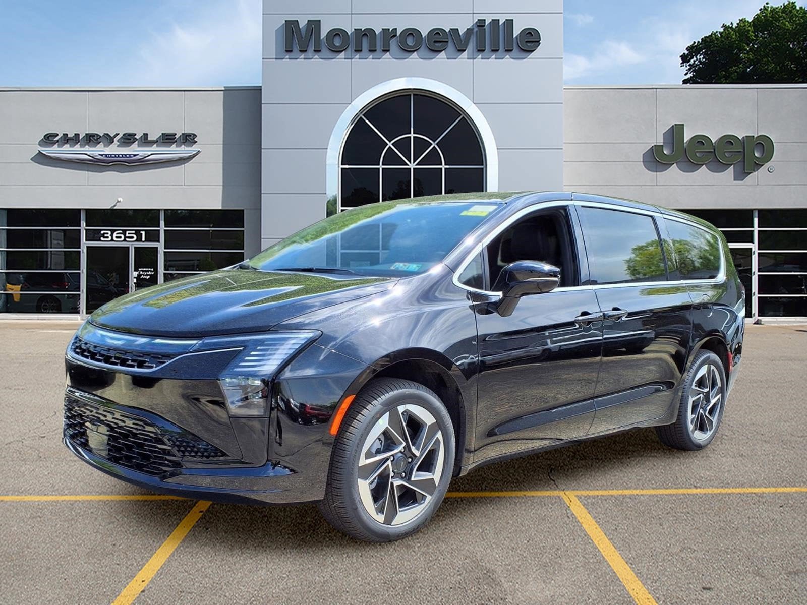 New 2027 Chrysler Pacifica Limited AWD/4WD image 1