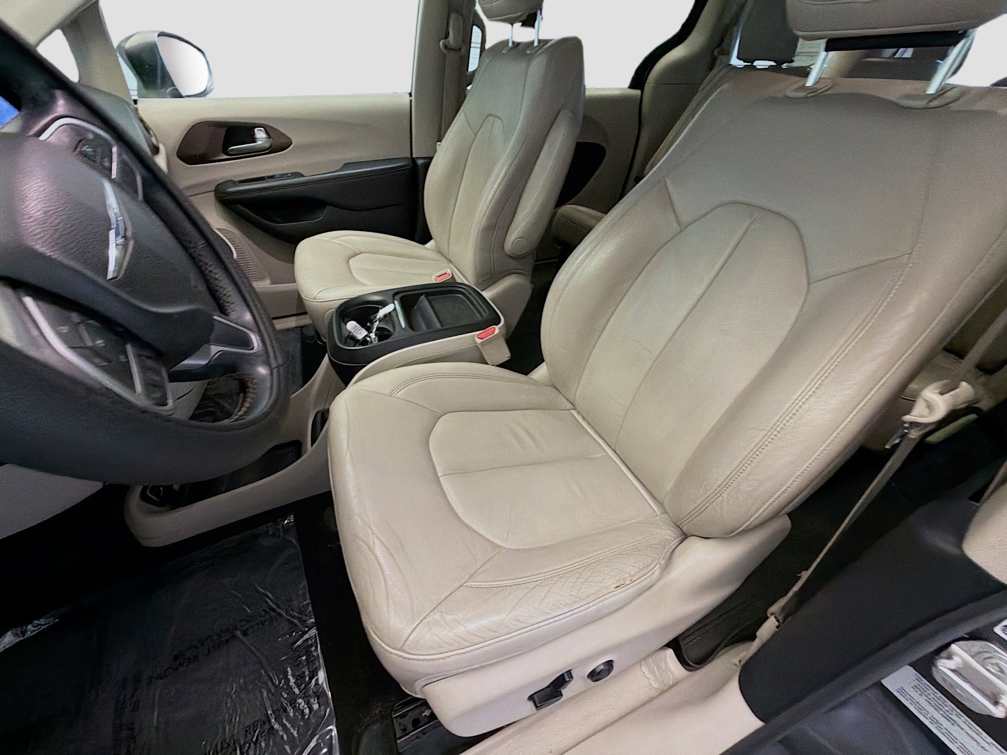 Used 2017 Chrysler Pacifica Touring-L image 11