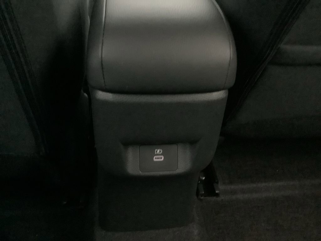 Used 2025 Nissan Versa SV w/ Trunk Package image 31