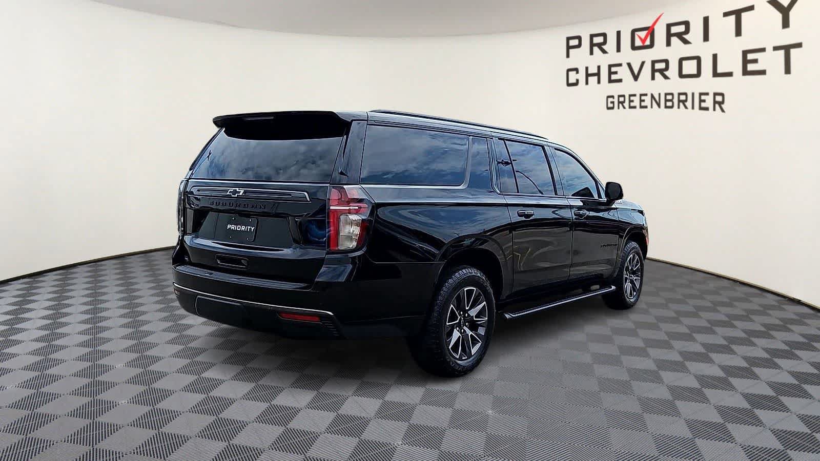 Used 2021 Chevrolet Suburban Z71 w/ Z71 Signature Package AWD/4WD image 8