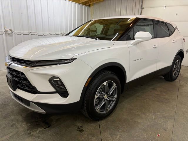 Used 2025 Chevrolet Blazer LT FWD image 2