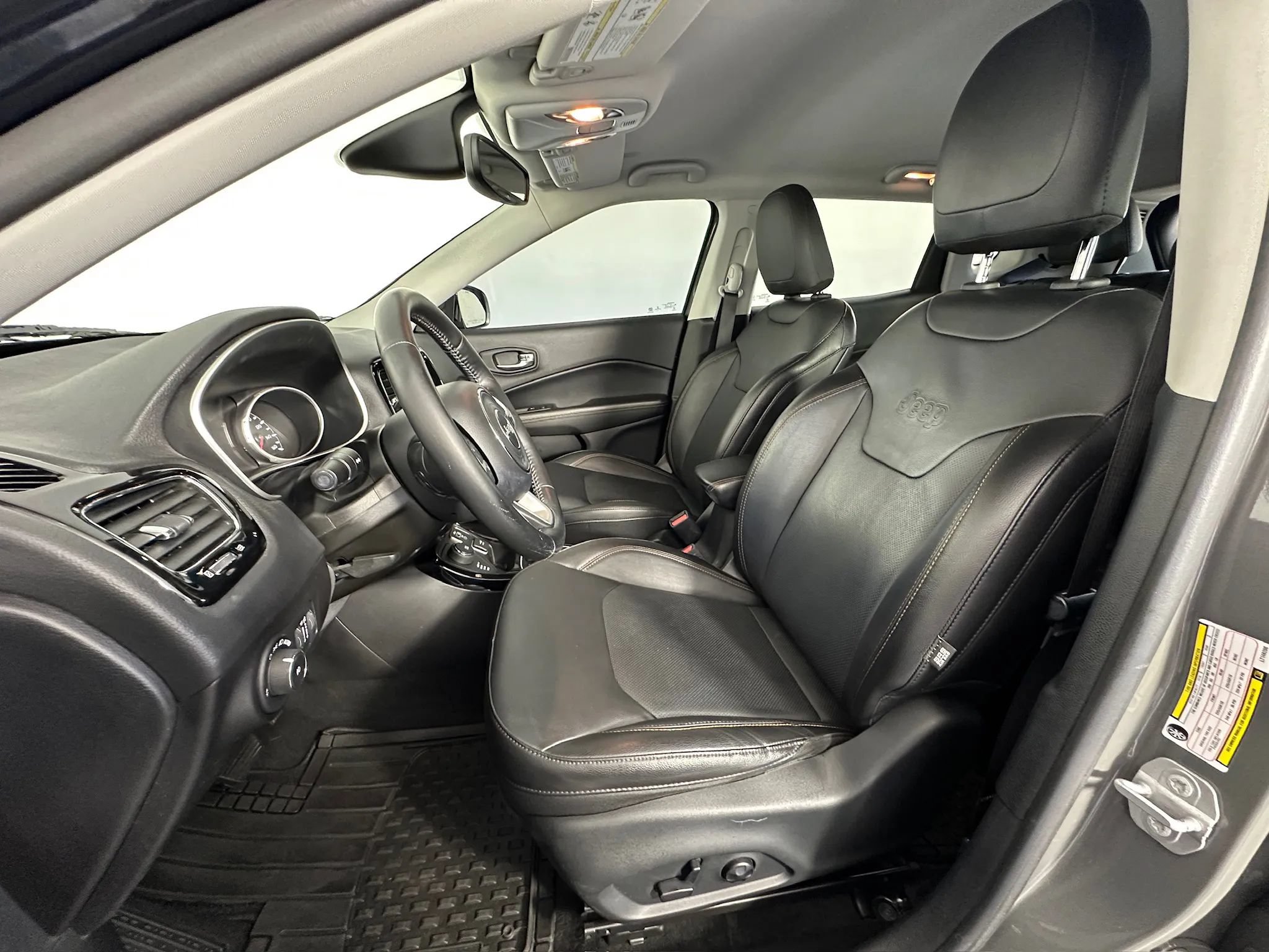 Used 2020 Jeep Compass Limited AWD/4WD image 29