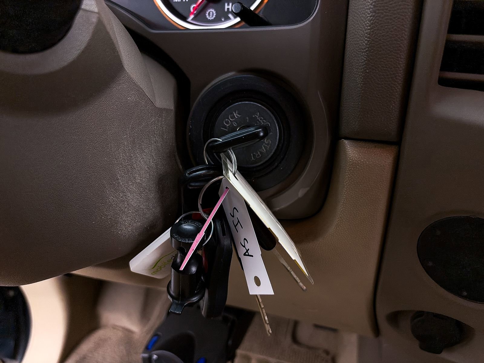 Used 2014 Nissan Titan SV w/ SV Premium Utility Package image 18