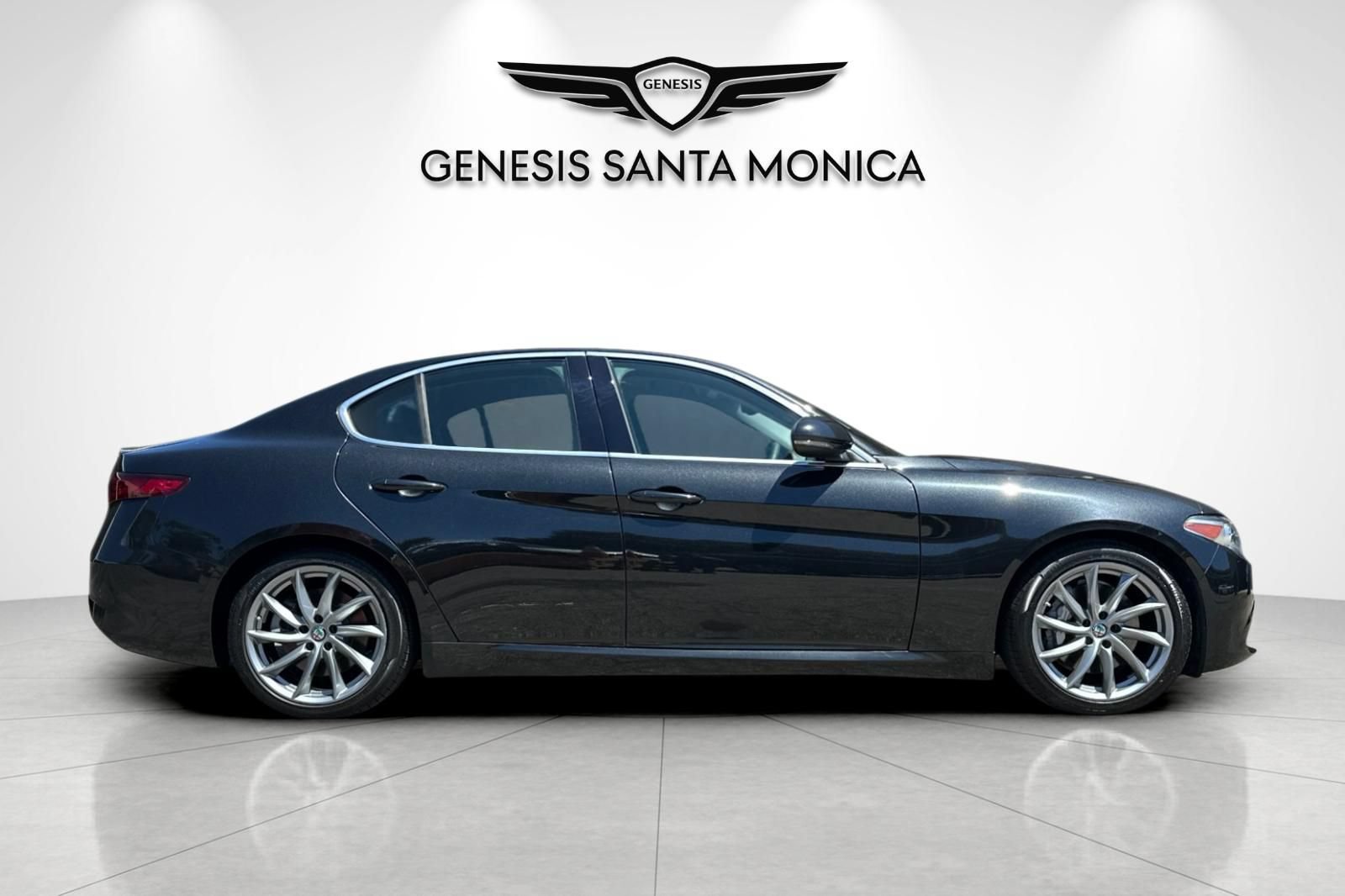 Used 2017 Alfa Romeo Giulia RWD image 3