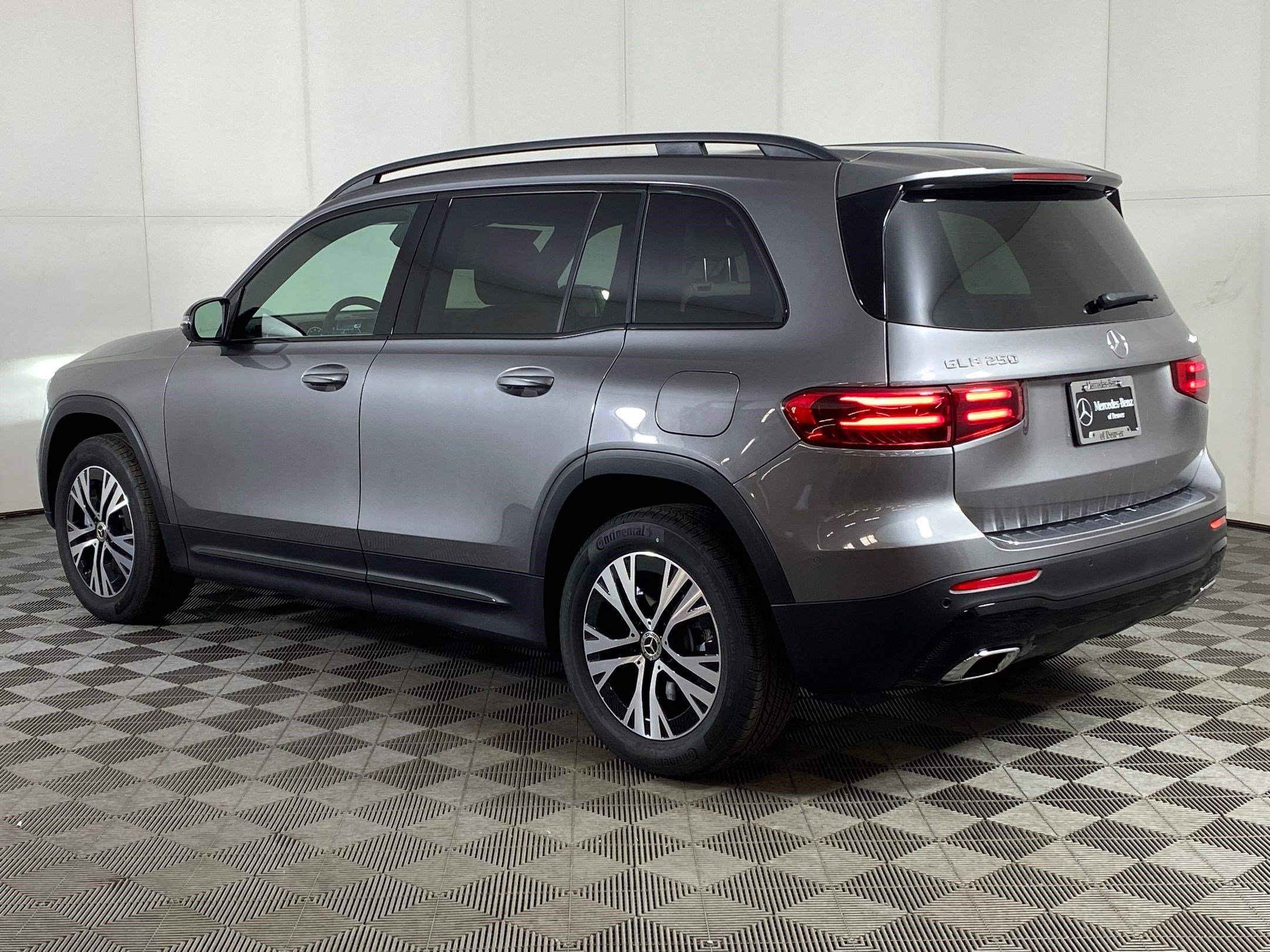 Used 2026 Mercedes-Benz GLB 250 4MATIC image 3