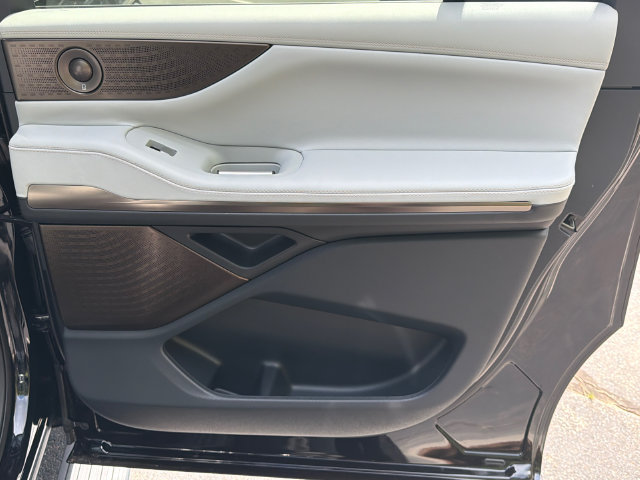 New 2027 Lincoln Navigator L Black Label AWD/4WD image 16