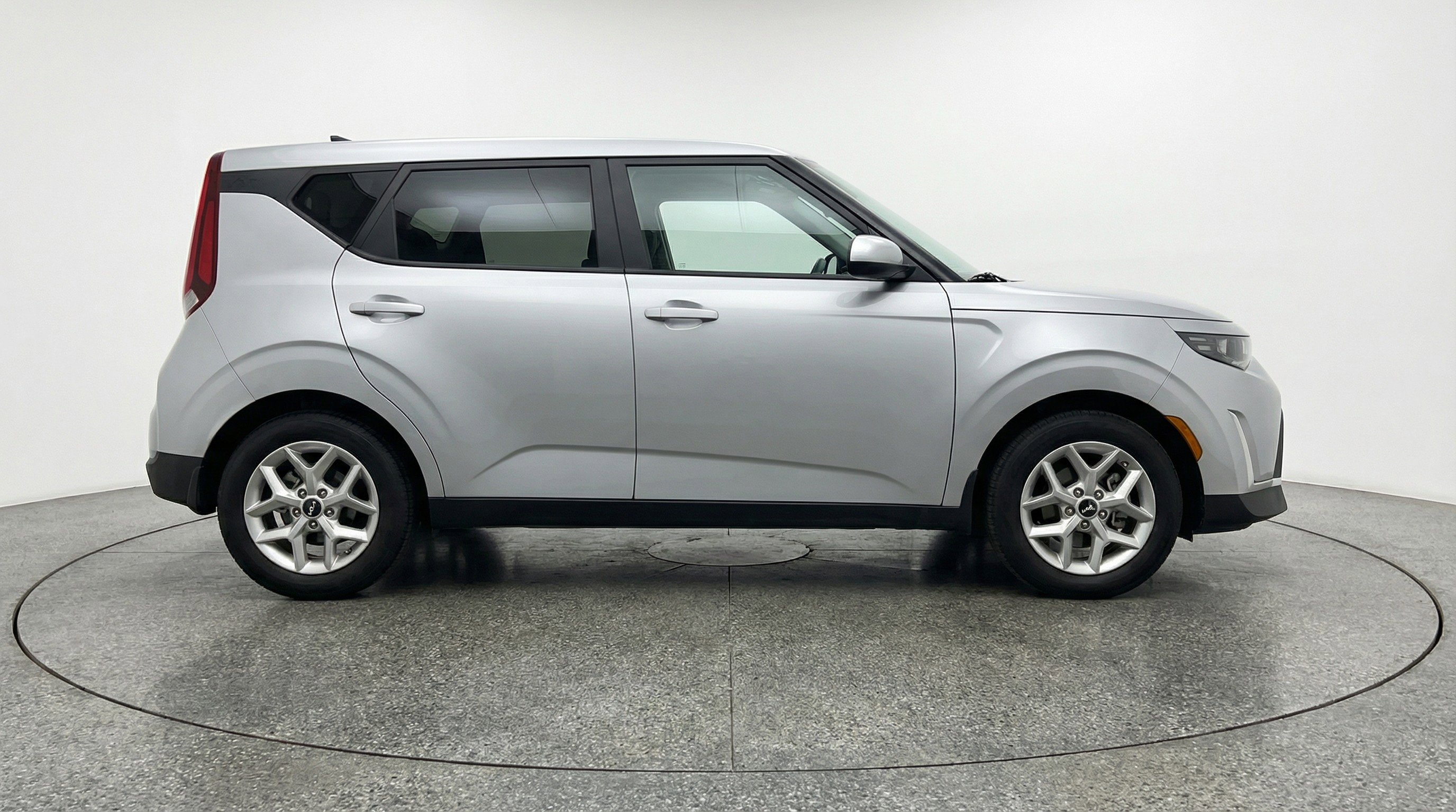Used 2025 Kia Soul LX w/ LX Technology Package image 11
