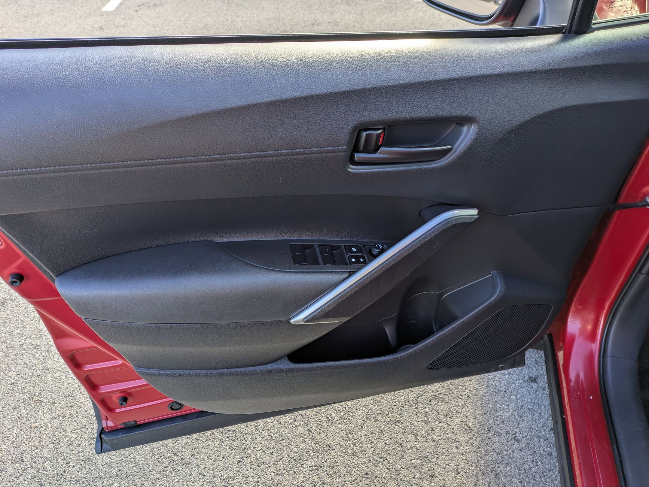 Used 2022 Toyota Corolla Cross LE image 6