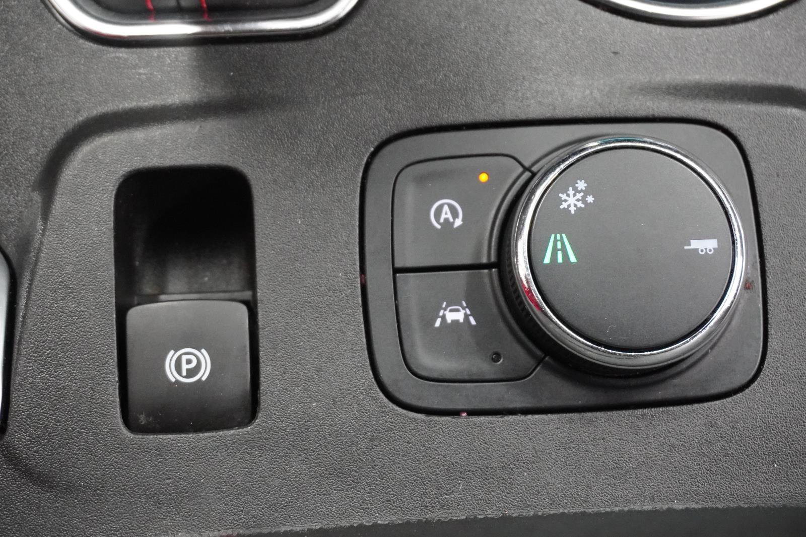 Used 2023 Chevrolet Traverse RS image 37