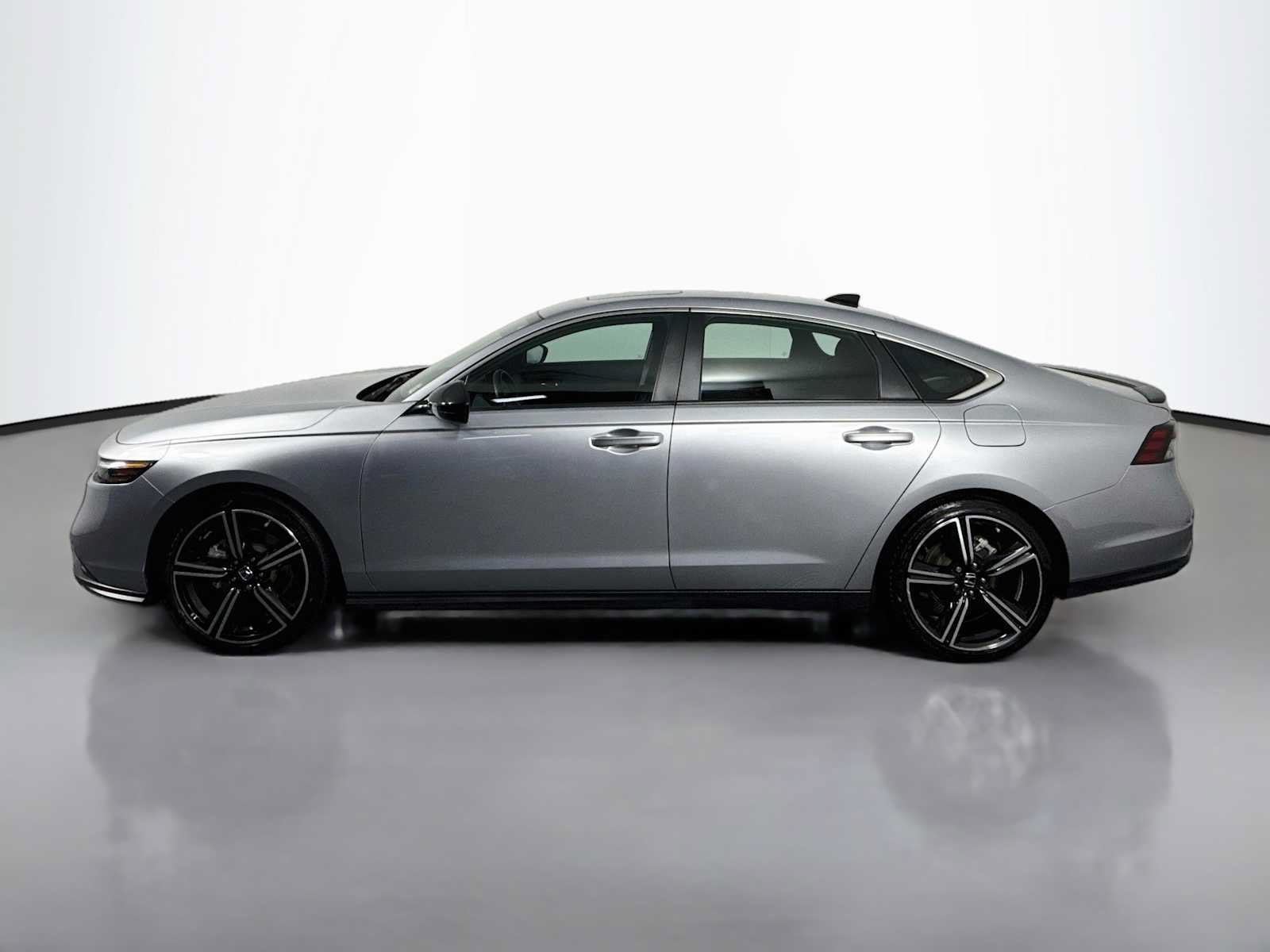 Used 2024 Honda Accord Sport image 4