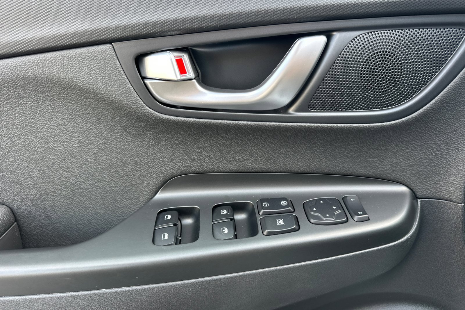 Used 2023 Hyundai Kona Limited w/ Cargo Package image 11