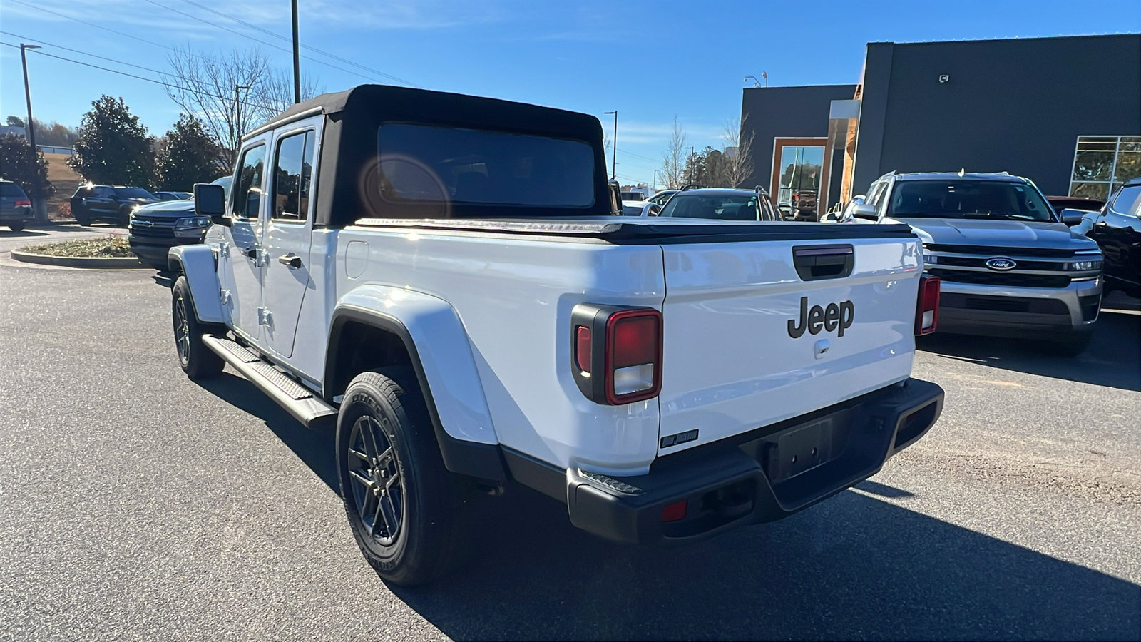 Used 2024 Jeep Gladiator Sport image 10