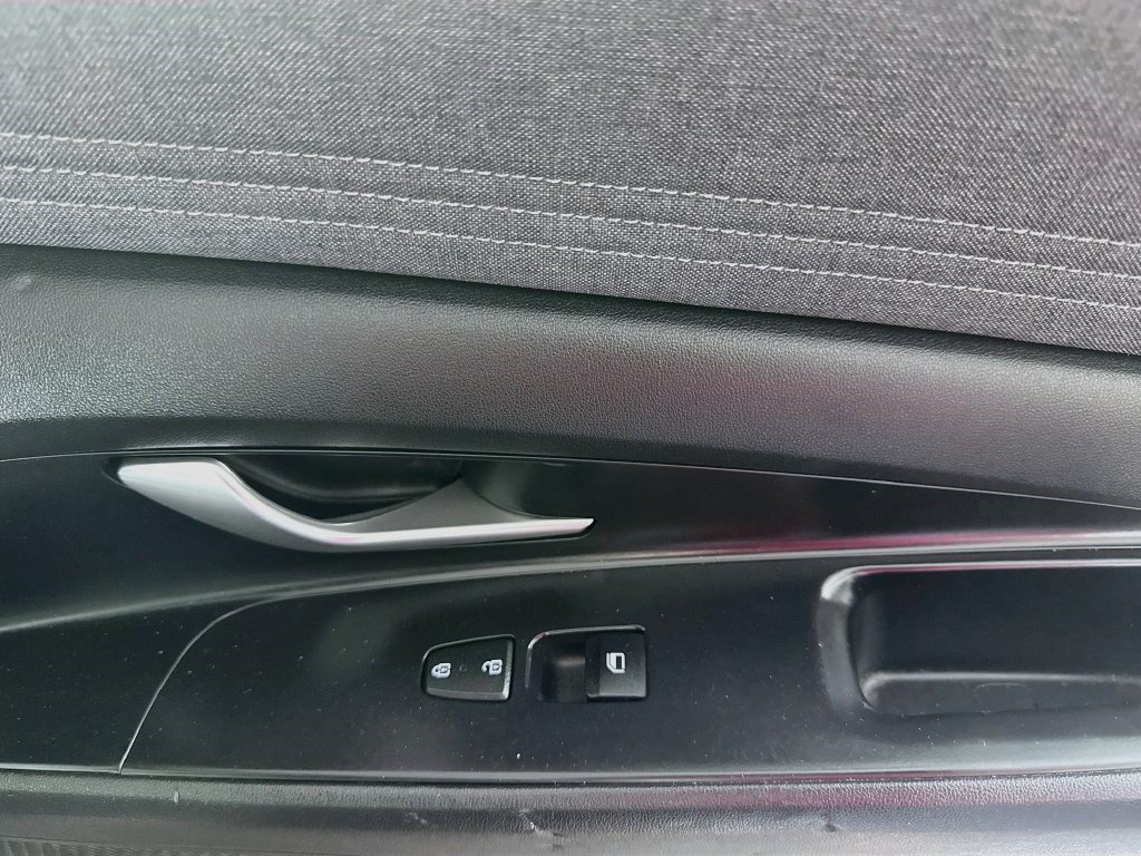 Used 2021 Hyundai Elantra Limited FWD image 30