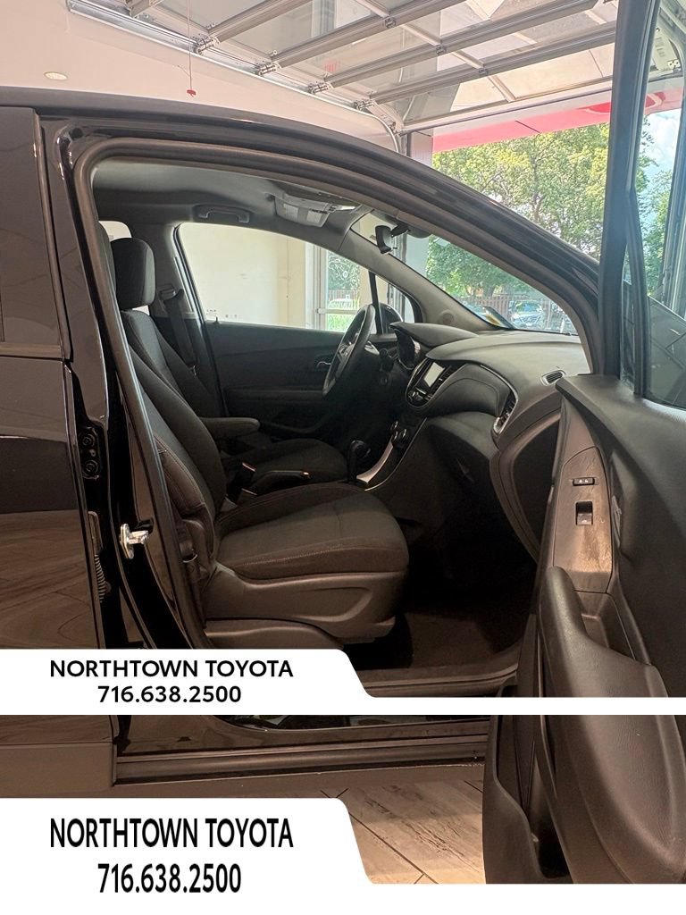 Used 2020 Chevrolet Trax LS w/ Tint and Cruise Package FWD image 10