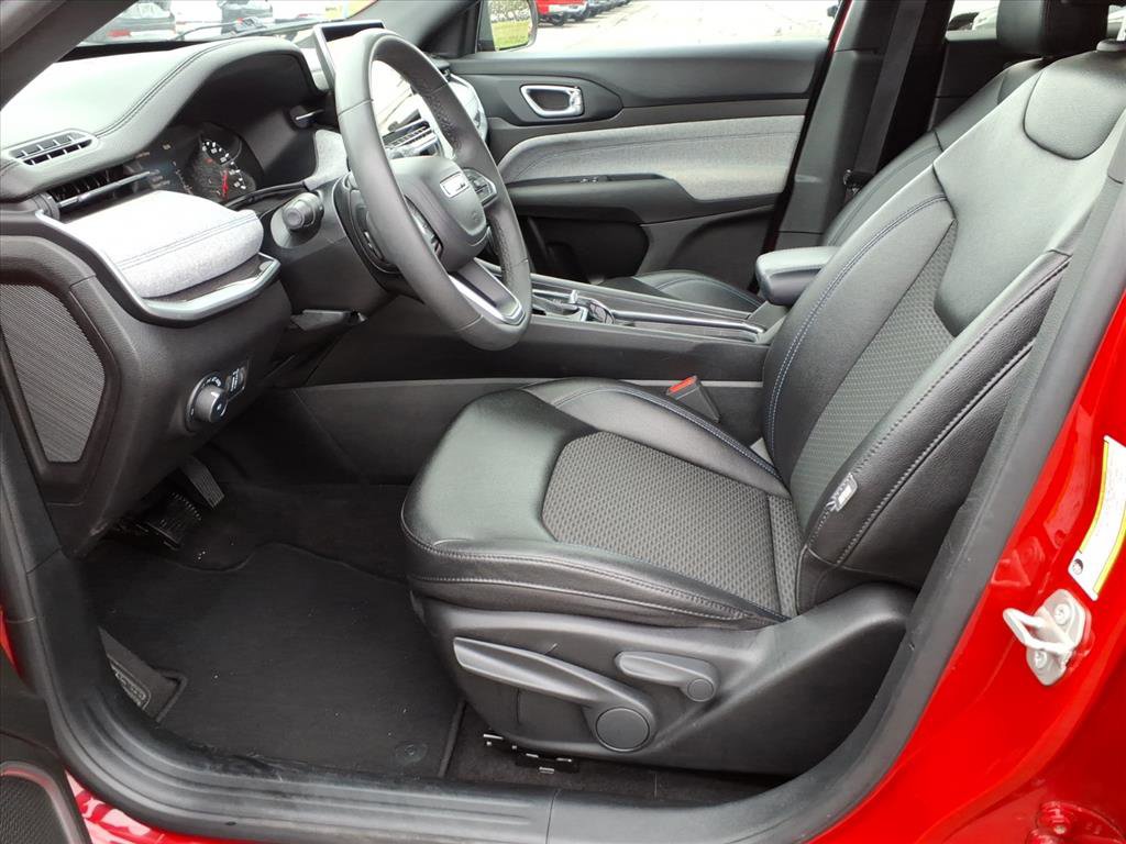 Used 2024 Jeep Compass Latitude image 12